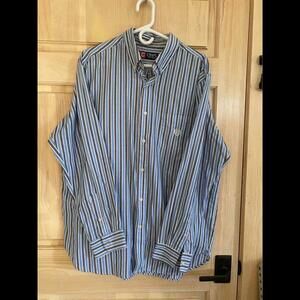 CHAPS Men’s long sleeve button down shirt XL. Excellent condition.